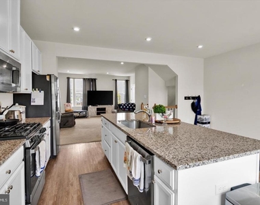 114 Freedom Way - Photo Thumbnail 7