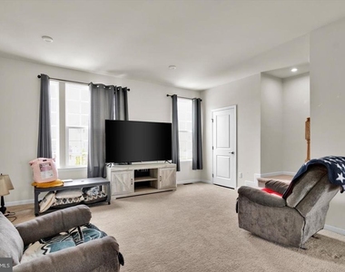 114 Freedom Way - Photo Thumbnail 11
