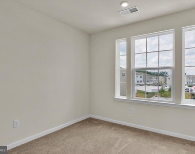 114 Freedom Way - Photo Thumbnail 19