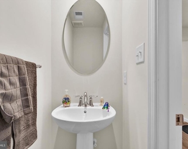 114 Freedom Way - Photo Thumbnail 25