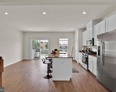 114 Freedom Way - Photo Thumbnail 5