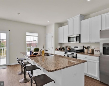 114 Freedom Way - Photo Thumbnail 6