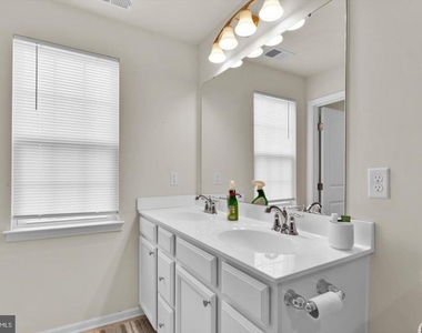 114 Freedom Way - Photo Thumbnail 17