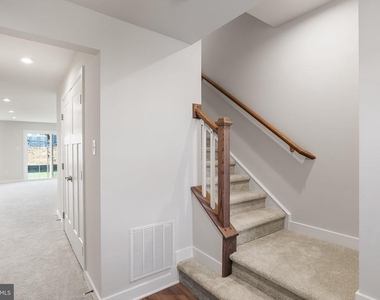 31 Sage Way - Photo Thumbnail 3