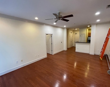 317 W Morgan Street - Photo Thumbnail 1