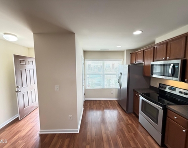 8527 Quarton Drive - Photo Thumbnail 3