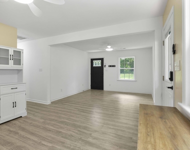 437 Woodsdale Road - Photo Thumbnail 13