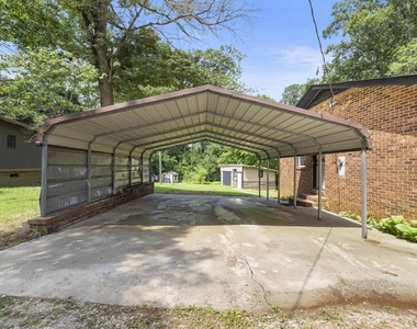 437 Woodsdale Road - Photo Thumbnail 10