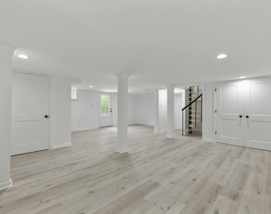 437 Woodsdale Road - Photo Thumbnail 3