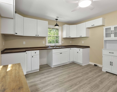 437 Woodsdale Road - Photo Thumbnail 15
