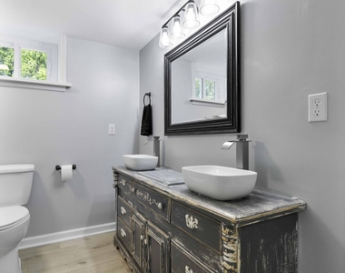 437 Woodsdale Road - Photo Thumbnail 27