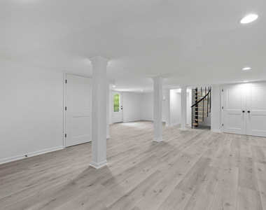 437 Woodsdale Road - Photo Thumbnail 29