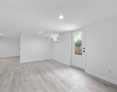 437 Woodsdale Road - Photo Thumbnail 31