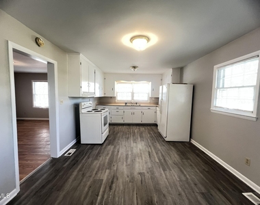 918 Durham Street - Photo Thumbnail 10