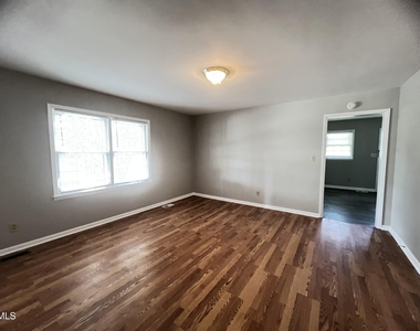 918 Durham Street - Photo Thumbnail 5