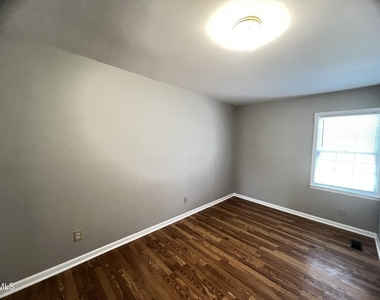 918 Durham Street - Photo Thumbnail 9
