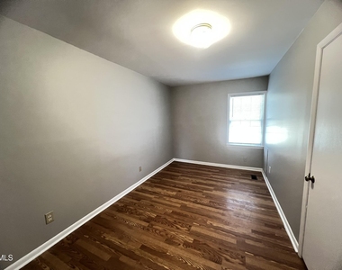 918 Durham Street - Photo Thumbnail 8