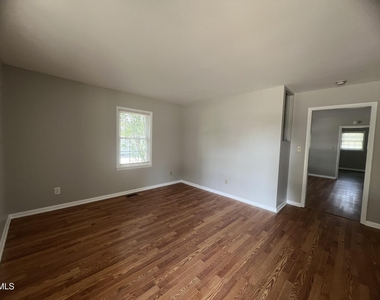 918 Durham Street - Photo Thumbnail 2