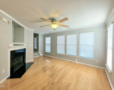 9716 Layla Avenue - Photo Thumbnail 4