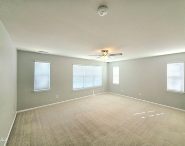 9716 Layla Avenue - Photo Thumbnail 8