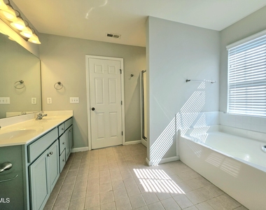 9716 Layla Avenue - Photo Thumbnail 6