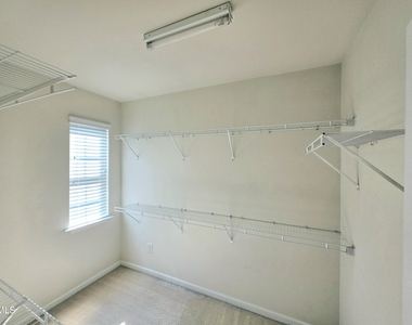 9716 Layla Avenue - Photo Thumbnail 7