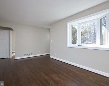 221 Dale Drive - Photo Thumbnail 4