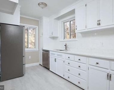 221 Dale Drive - Photo Thumbnail 9