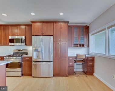 4720 Chevy Chase Drive - Photo Thumbnail 3