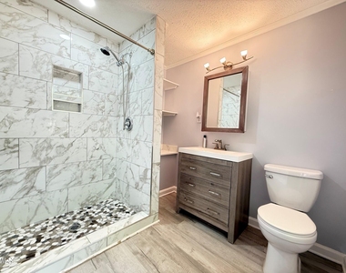 801 Carter Avenue - Photo Thumbnail 9