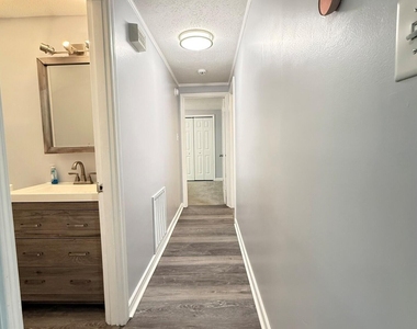 801 Carter Avenue - Photo Thumbnail 5