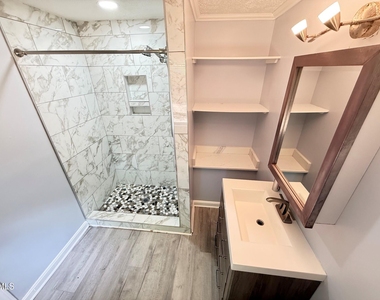801 Carter Avenue - Photo Thumbnail 10