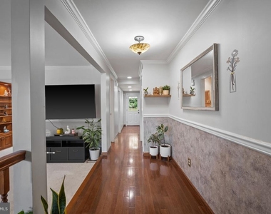 9405 Chatteroy Place - Photo Thumbnail 3