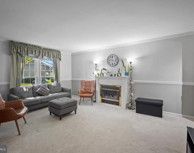 9405 Chatteroy Place - Photo Thumbnail 5