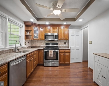 9405 Chatteroy Place - Photo Thumbnail 9