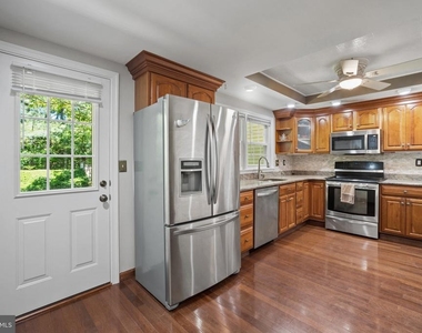 9405 Chatteroy Place - Photo Thumbnail 10