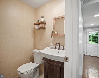 9405 Chatteroy Place - Photo Thumbnail 8