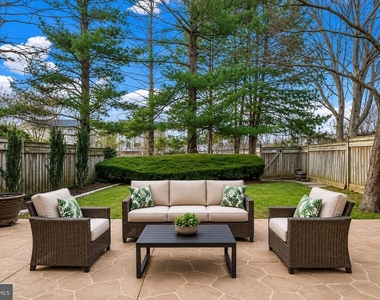 9405 Chatteroy Place - Photo Thumbnail 13