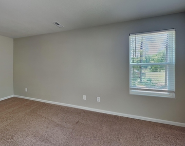 10 Parkers Gate Drive - Photo Thumbnail 2