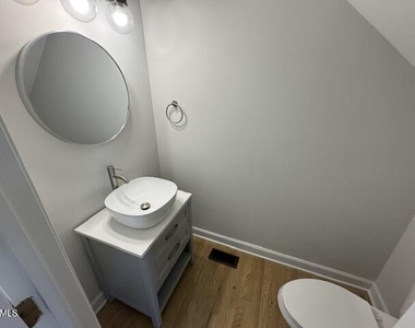 113 Ashton Lane - Photo Thumbnail 6