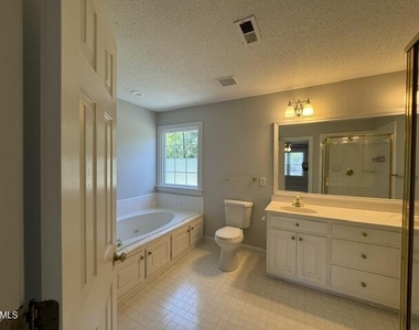 113 Ashton Lane - Photo Thumbnail 10
