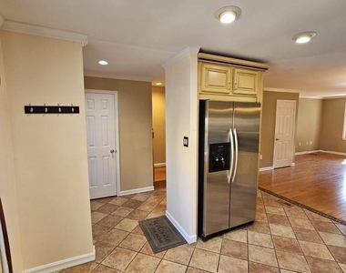 10218 Arizona Circle - Photo Thumbnail 2