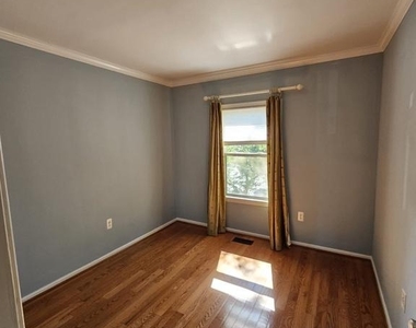 10218 Arizona Circle - Photo Thumbnail 8