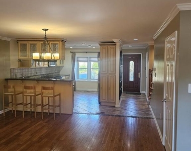 10218 Arizona Circle - Photo Thumbnail 4
