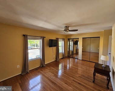 10218 Arizona Circle - Photo Thumbnail 7