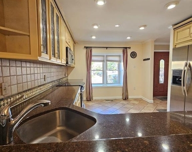 10218 Arizona Circle - Photo Thumbnail 3