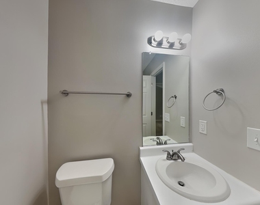 104 Roundtree Court - Photo Thumbnail 13