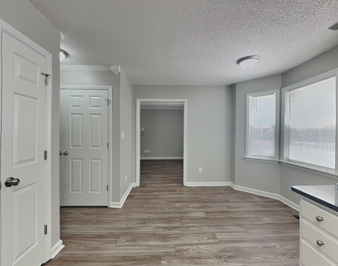 104 Roundtree Court - Photo Thumbnail 4