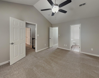 104 Roundtree Court - Photo Thumbnail 6