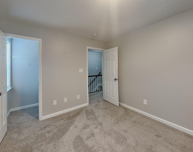 104 Roundtree Court - Photo Thumbnail 12